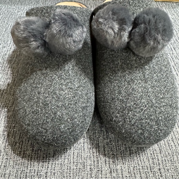 Fit Flop Women’s Chrissie Pom Pom Slippers - Picture 7 of 15